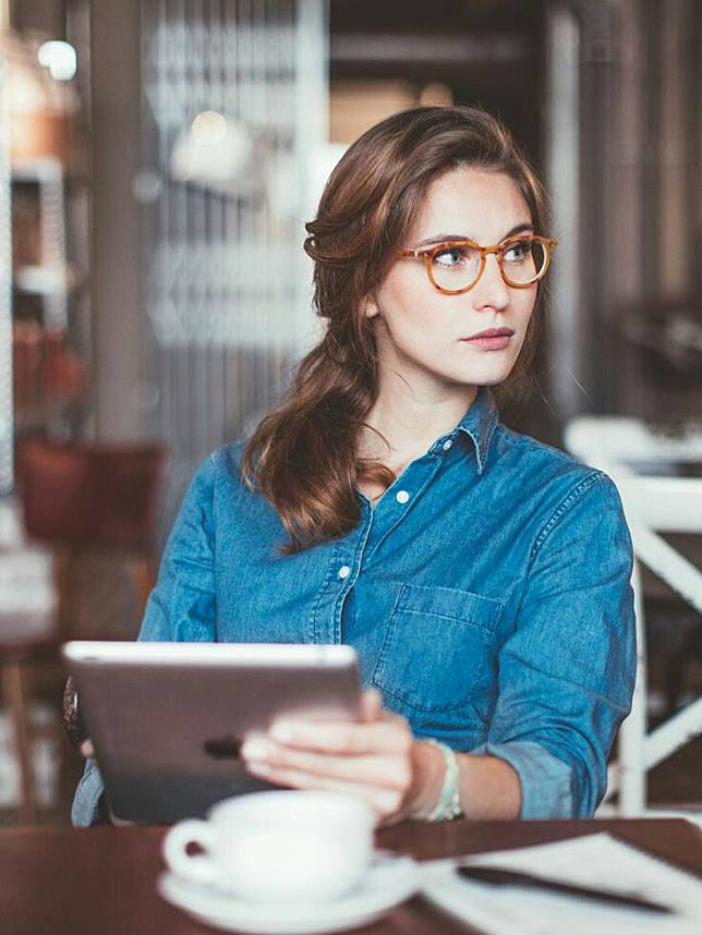 Mengapa Orang Berkacamata Sering Disebut Cerdas? Begini Penjelasan Psikolog